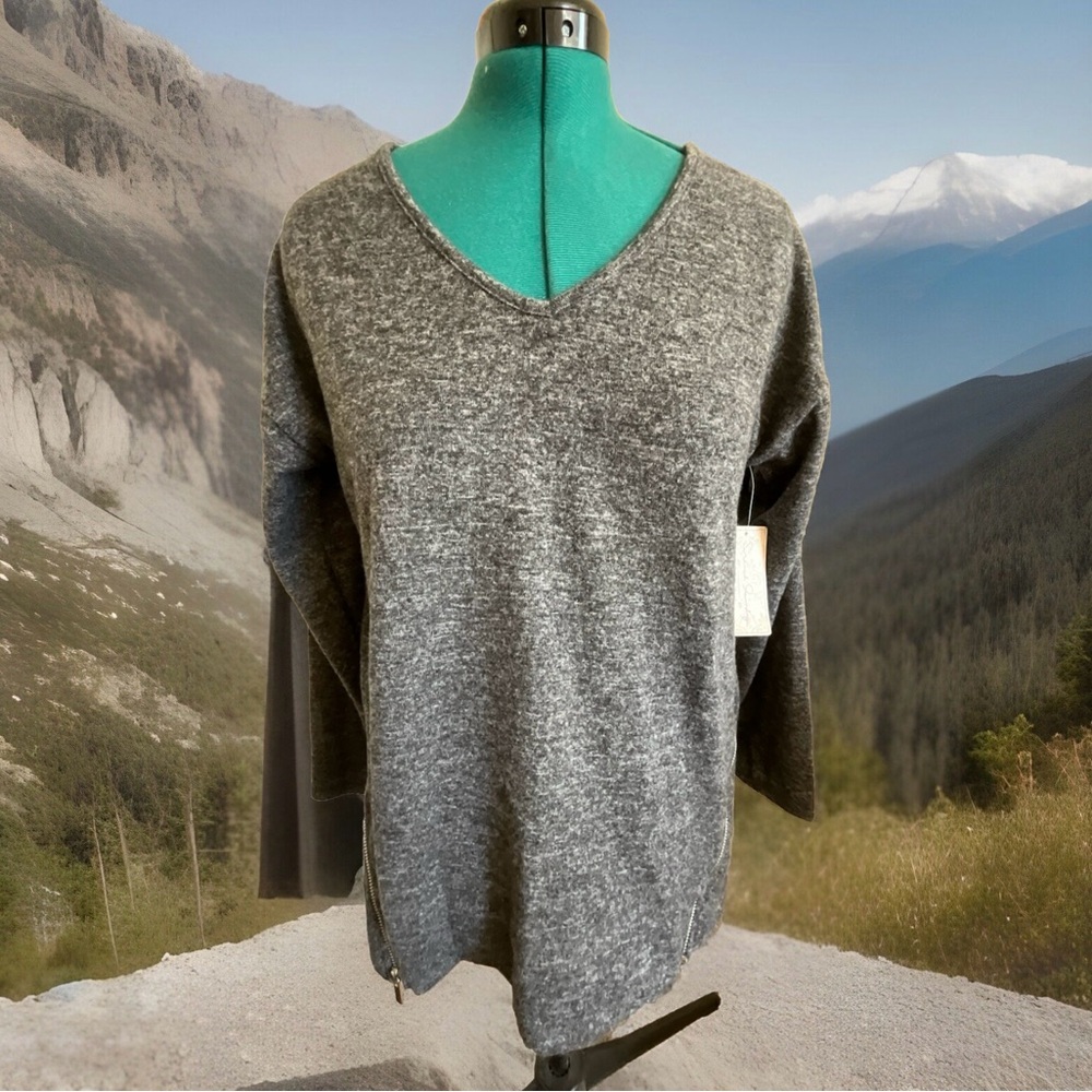 NWT French Laundry Size L Dark Gray Pullover Sweater Long Sleeve V-Neck